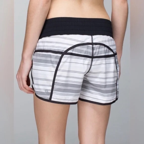 Lululemon Tracker Short *2-way Stretch Mini Groovy Stripe Dune Horizontal Black - Picture 6 of 7